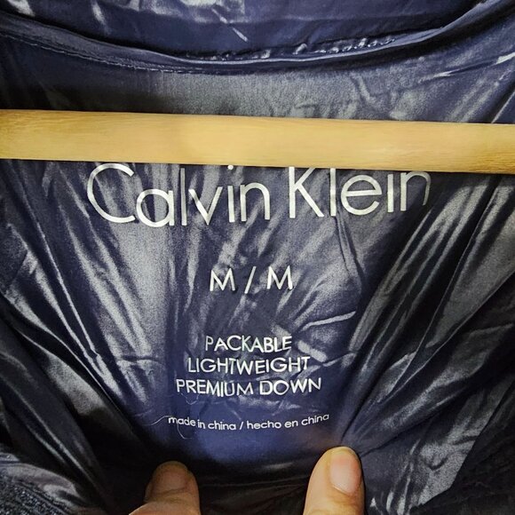 CALVIN KLEIN PACKABLE Lightweight Premium DOWN PUFFER JACKET Sz M Navy w/Bag - Picture 10 of 16